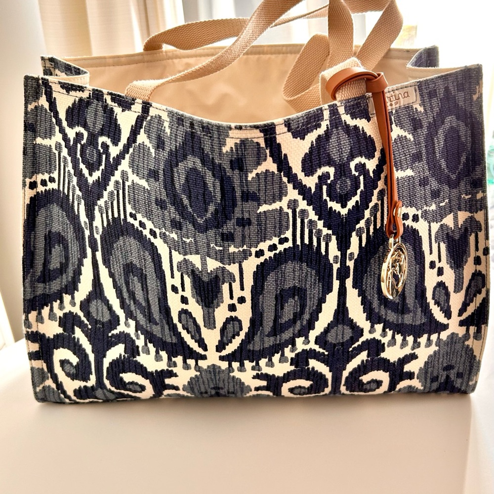 Spartina 449 Blue and Cream Tote Bag. Dimensions: 17h x 12w x 6 deep. 9.5 Strap